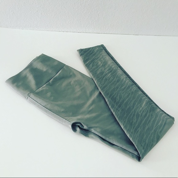 Fabletics Pants - 🤩NWT: Fabletics Seamless High Waisted Legging